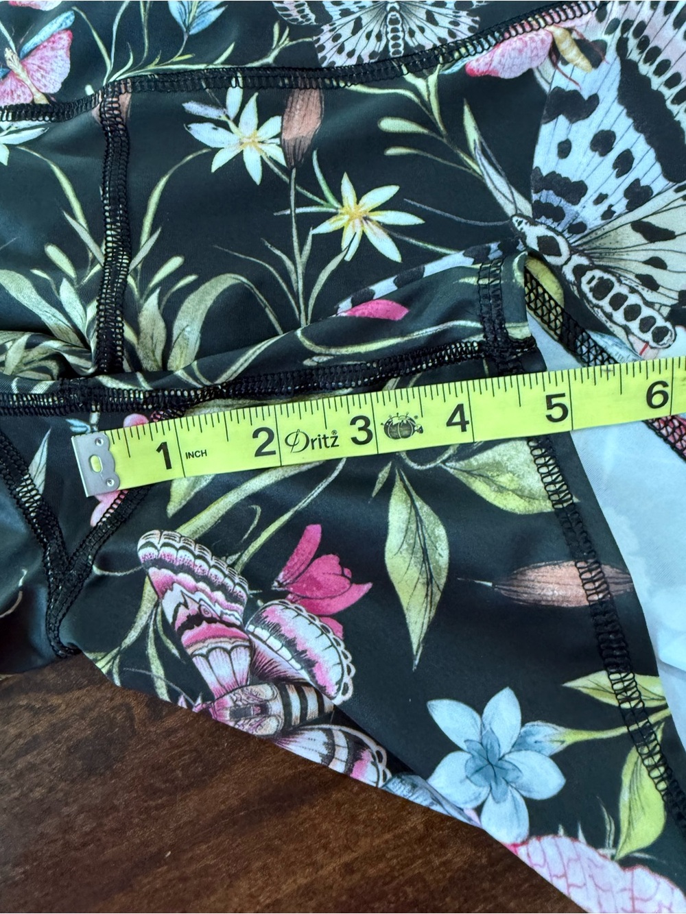 Yoga Democracy Movement shorts in the moth and floral print - Picture 6 of 6